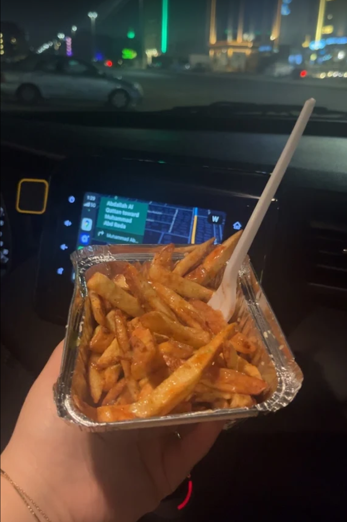 جاج طري متبل، مشوي على الفحم مع صوص دايناميت الحار لنكهة لذيذة ومميزة.